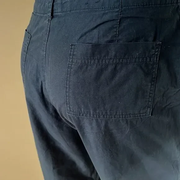 Black capris/Size 12   - Picture 8 of 10